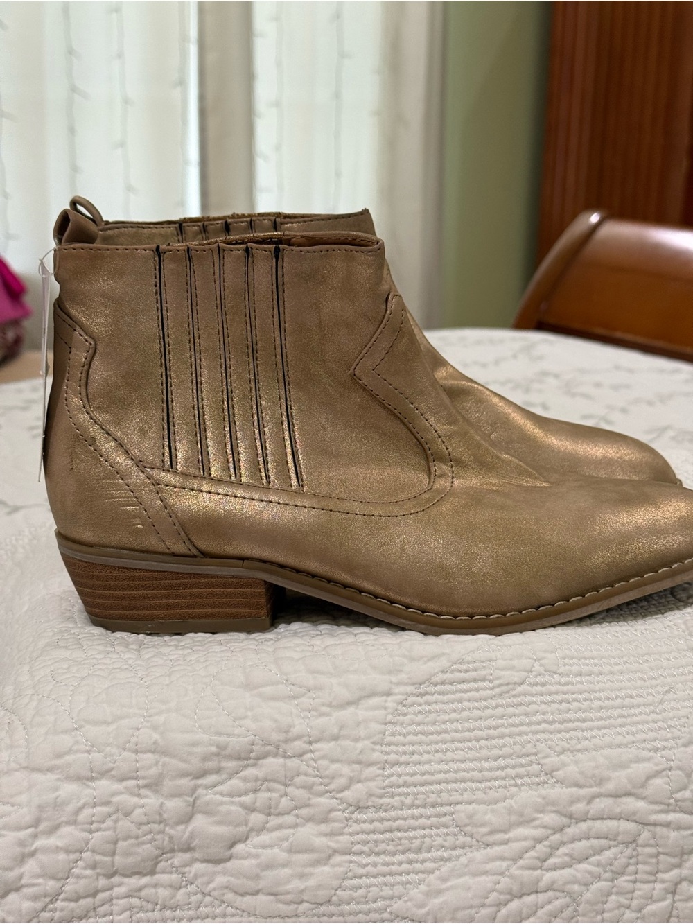 New Universal Thread Gold Metallic Ankle Booties